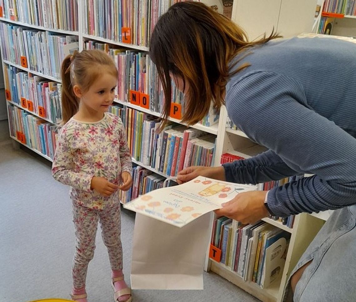 Jeżyki podsumowały rok w bibliotece Pod Sową