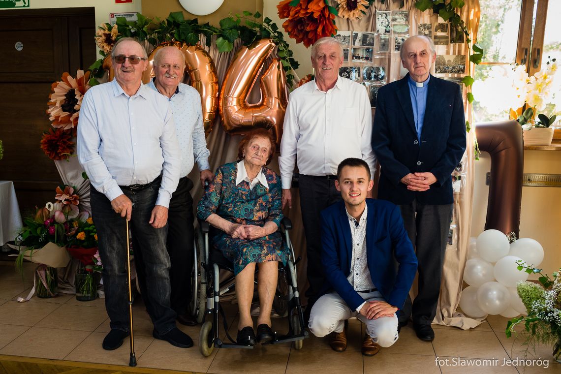 Skończyła 104 lata! Jubileusz z odznaką od ministra