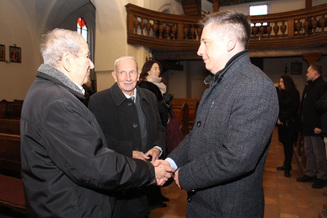 "Kamienna Kronika Bierutowa” zachwyciła publiczność. Owacje na stojąco w świątyni "Kamienna Kronika Bierutowa” zachwyciła publiczność. Owacje na stojąco w świątyni