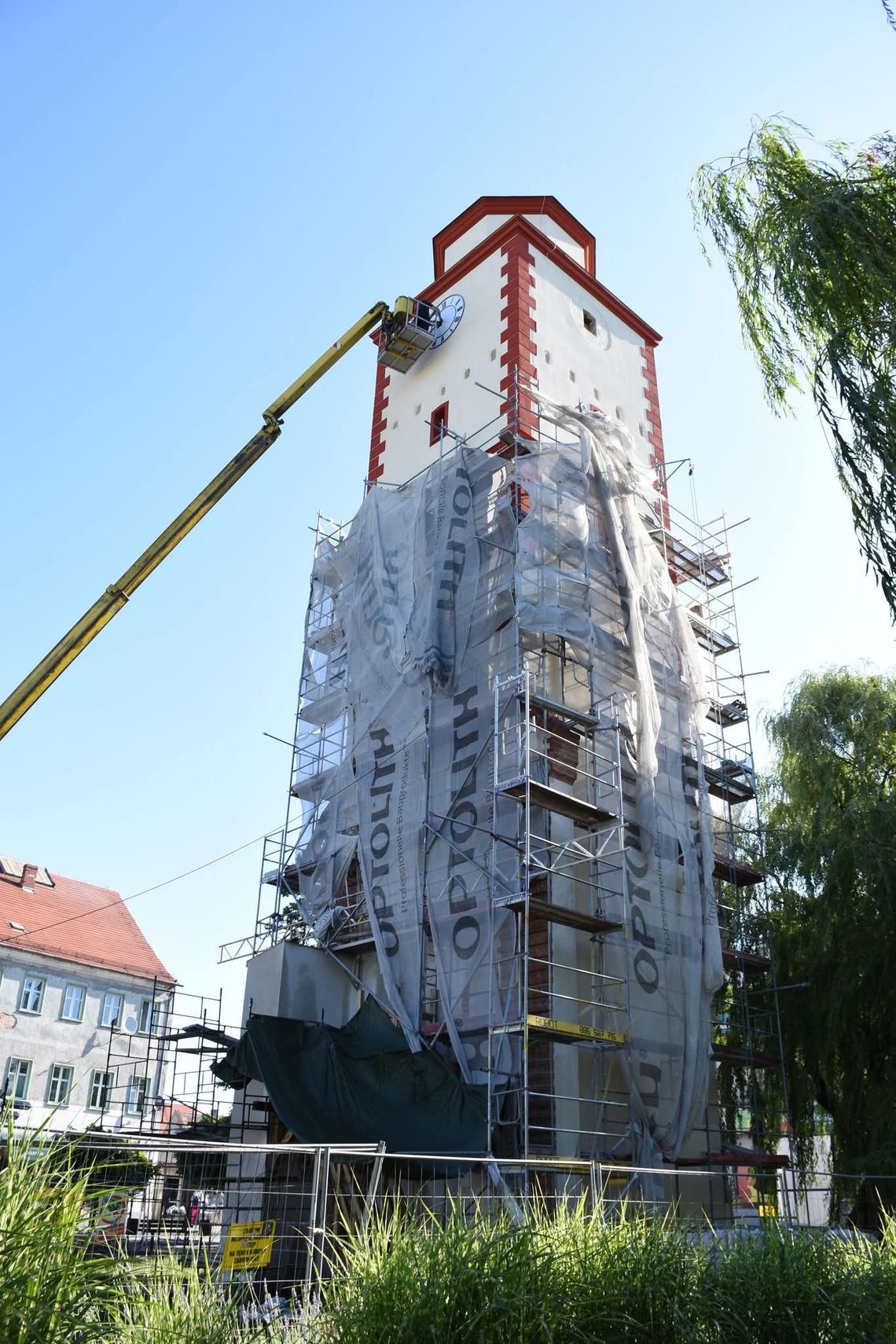 Kapsuła czasu zamknięta. Trwa montaż zegarów