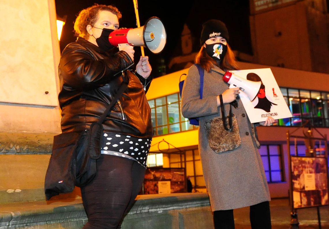 Kasperowicz i Kwoczała wezwały oleśniczanki do protestu na podstawie fake newsa!