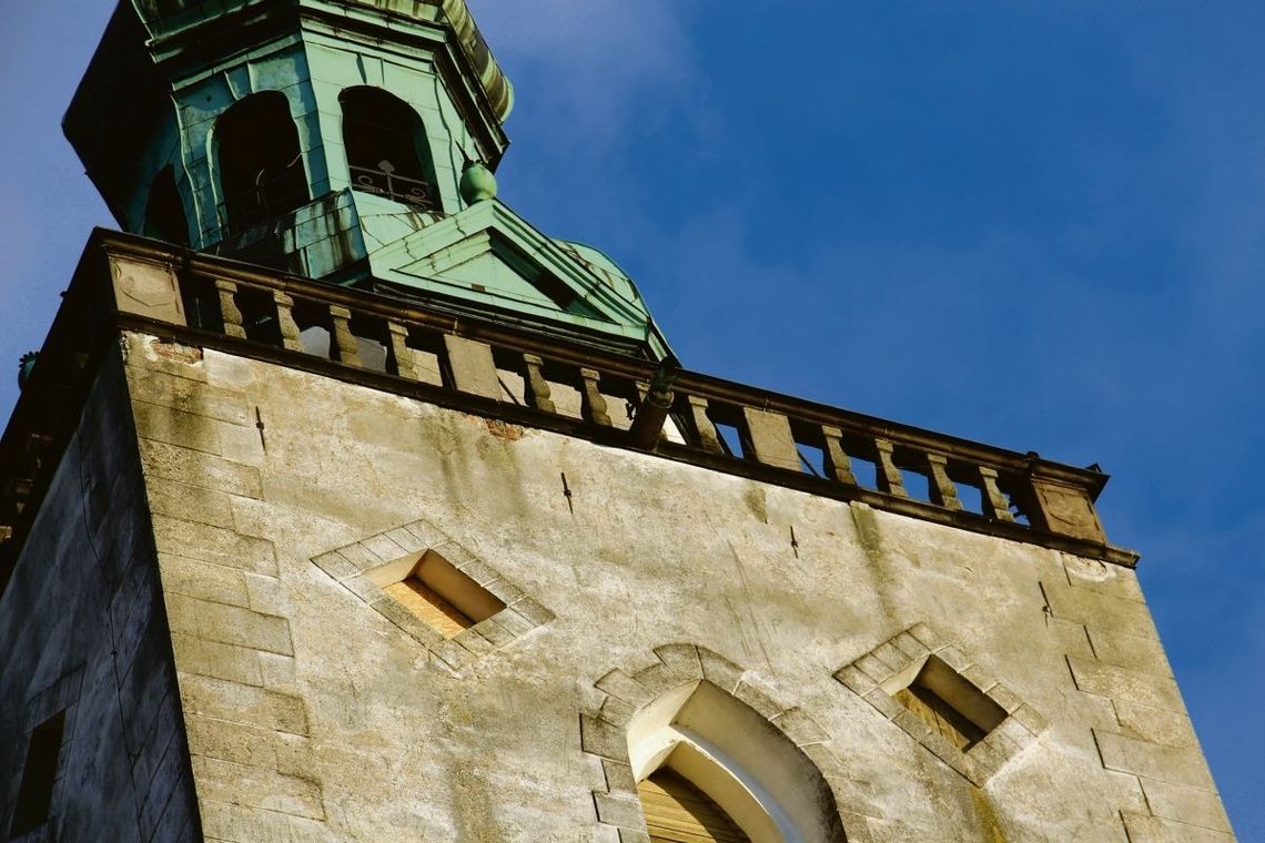 Kawiarenka i muzeum na wieży bazyliki w Oleśnicy