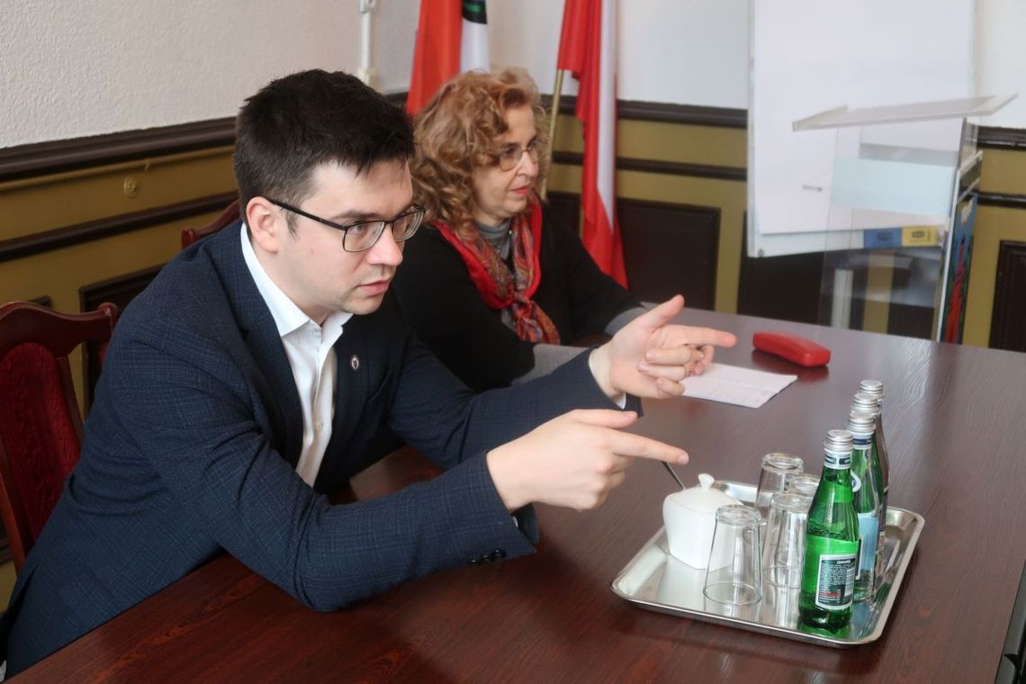 Kiedy burmistrz zmieni fryzurę?