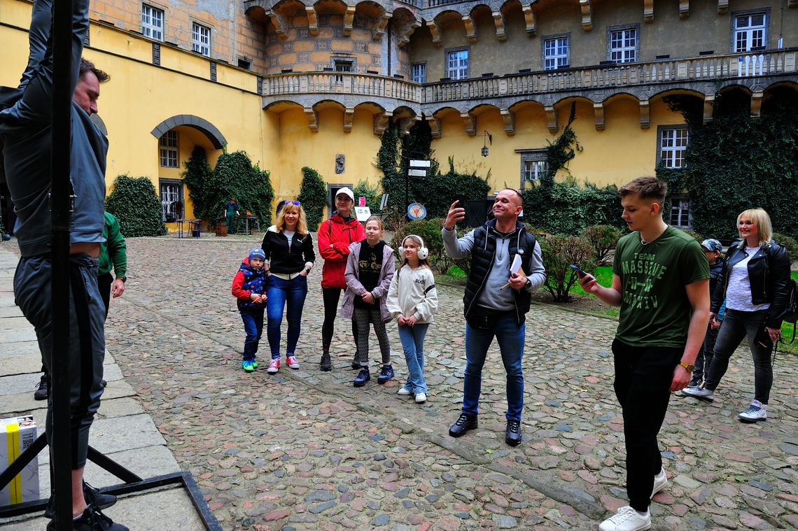 Trwa kiermasz charytatywny na zamku w Oleśnicy