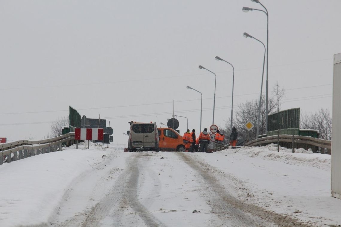 Kierowca z Oleśnicy: Stoję w korku przed wiaduktem...