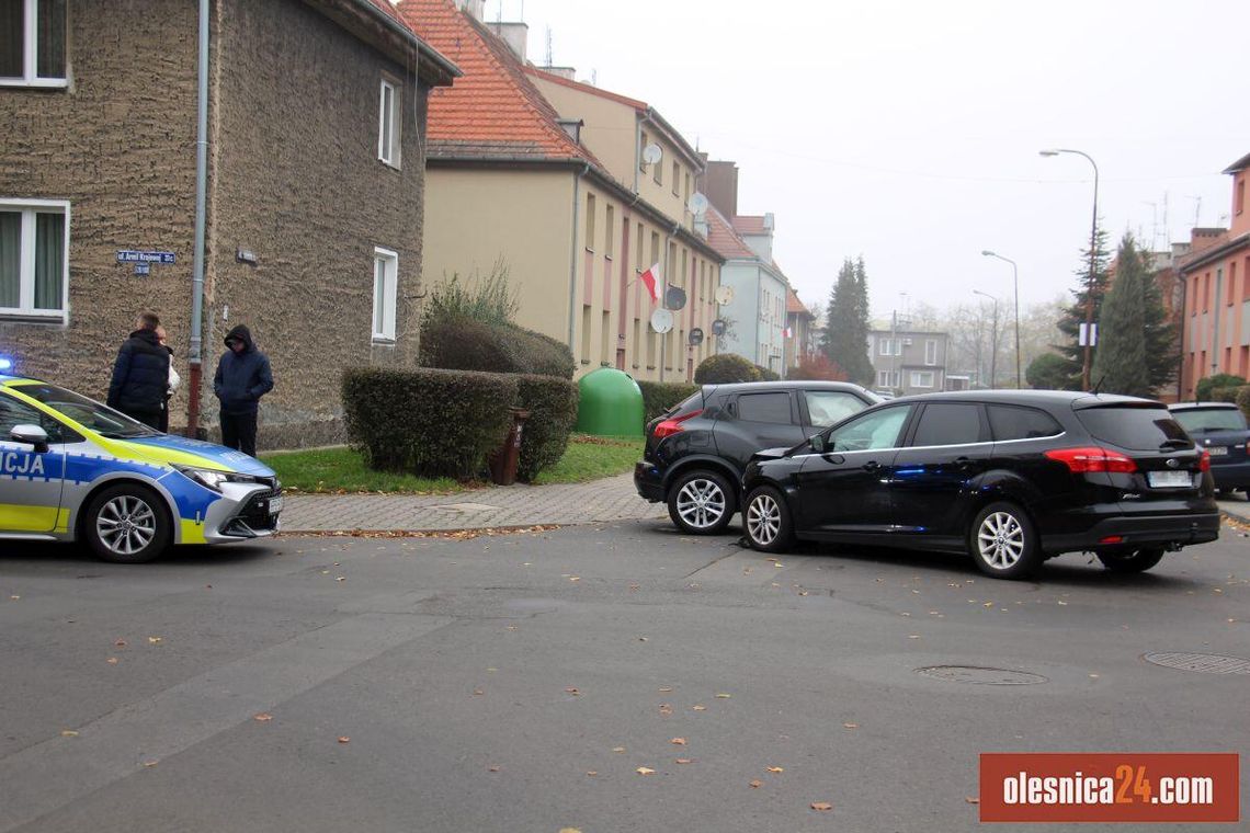 Kolizja dwóch aut na Zielonych Ogrodach w Oleśnicy