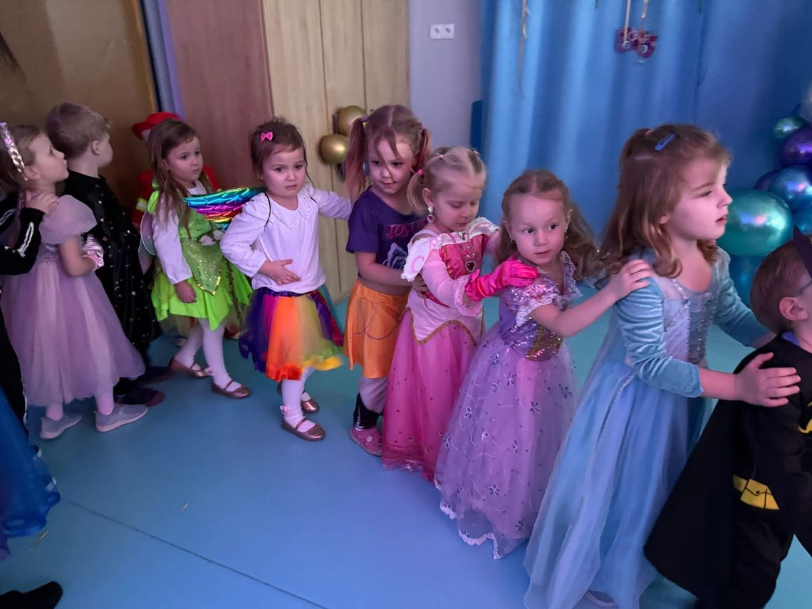 Kolorowy Bal Karnawałowy w Gminnym Przedszkolu Marzeń i Talentów w Dobroszycach