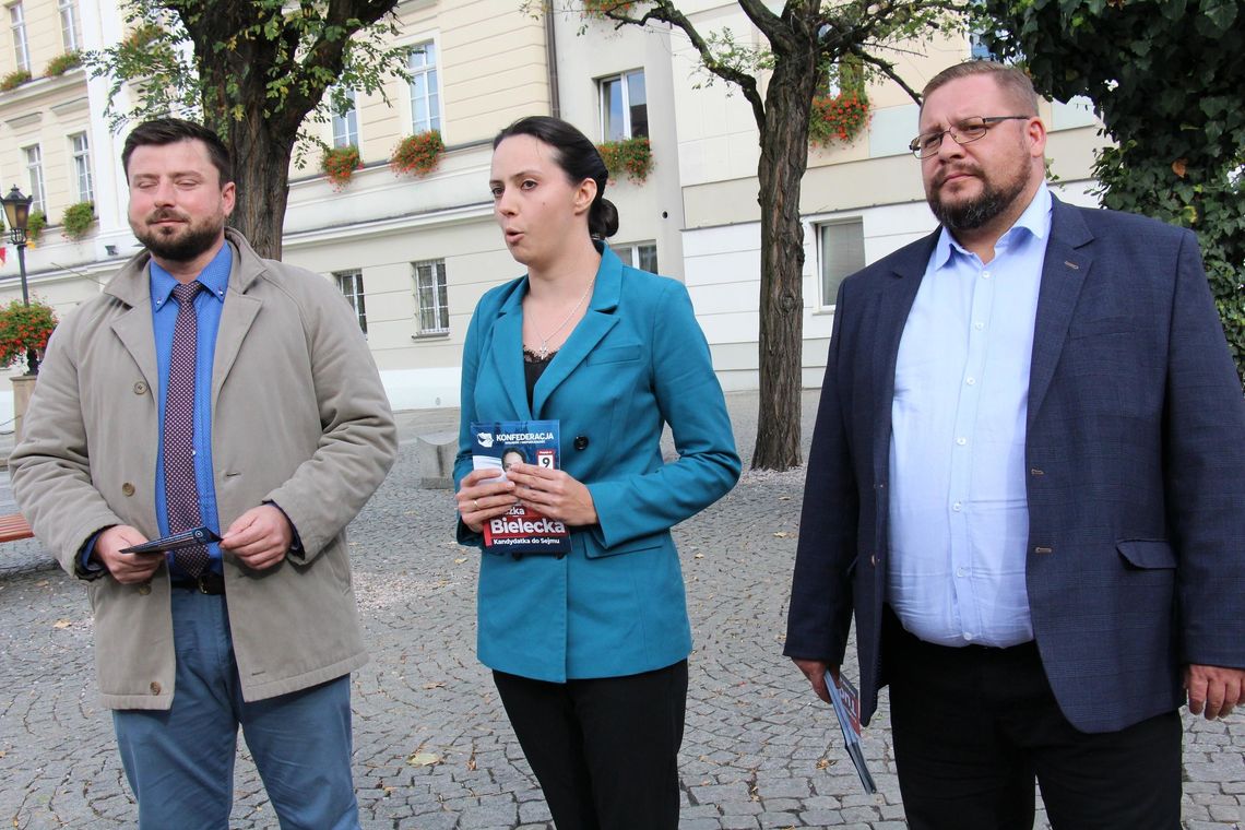 Konfederaci na Rynku w Oleśnicy