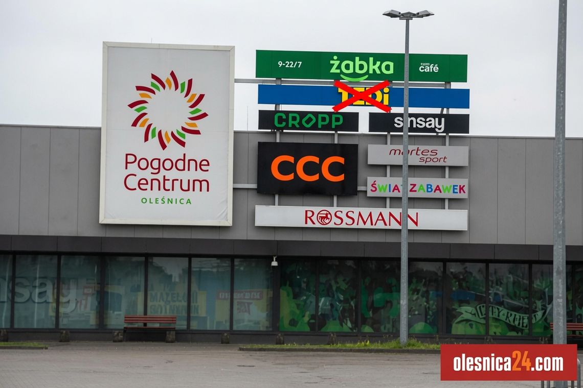 Koniec ery w Pogodnym Centrum! Popularny TEDi zamyka sklep w Oleśnicy. Żabka też się przeprowadza Koniec ery w Pogodnym Centrum! Popularny TEDi zamyka sklep w Oleśnicy. Żabka też się przeprowadza