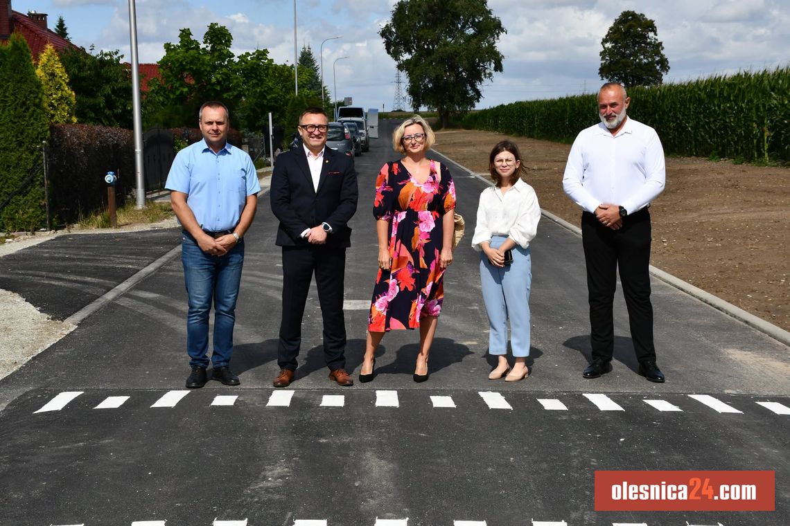 Koniec kłopotów! W Bystrem oddano do użytku nową, piękną ulicę Mokrą Koniec kłopotów! W Bystrem oddano do użytku nową, piękną ulicę Mokrą