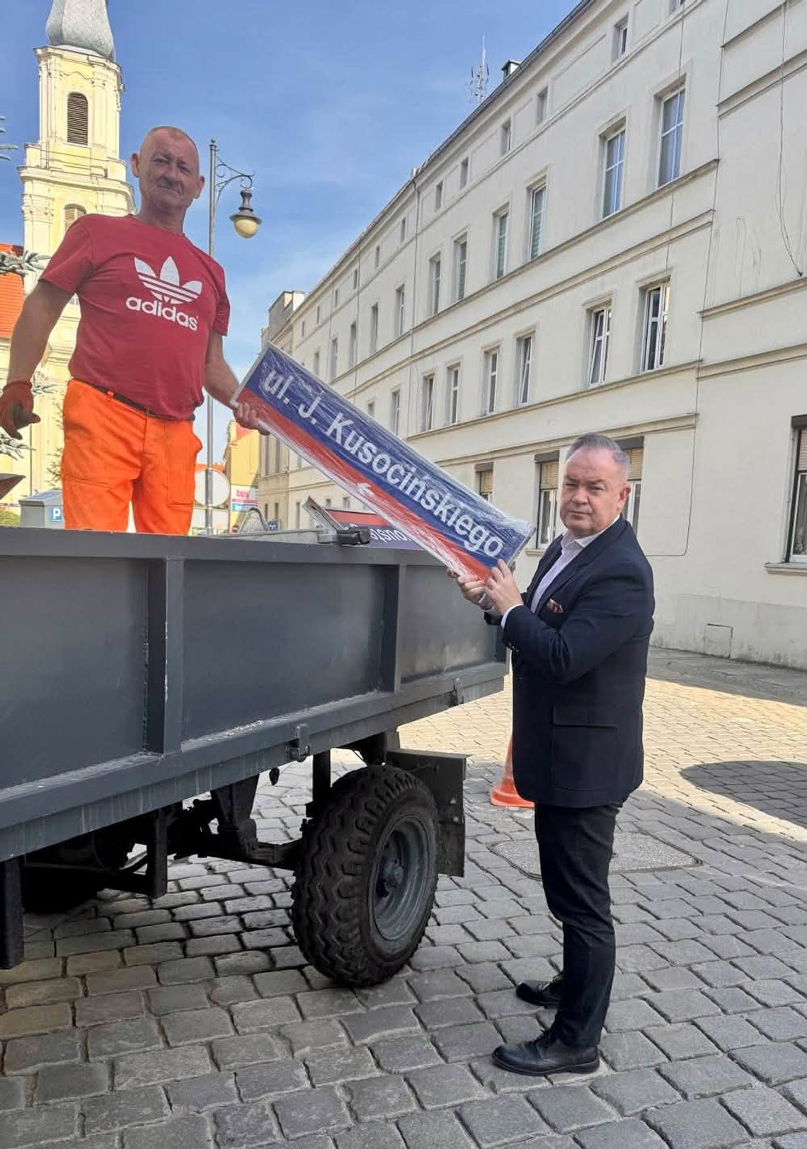 Koniec z nieczytelnymi tablicami! W całym mieście błyszczą już nowe nazwy ulic Koniec z nieczytelnymi tablicami! W całym mieście błyszczą już nowe nazwy ulic