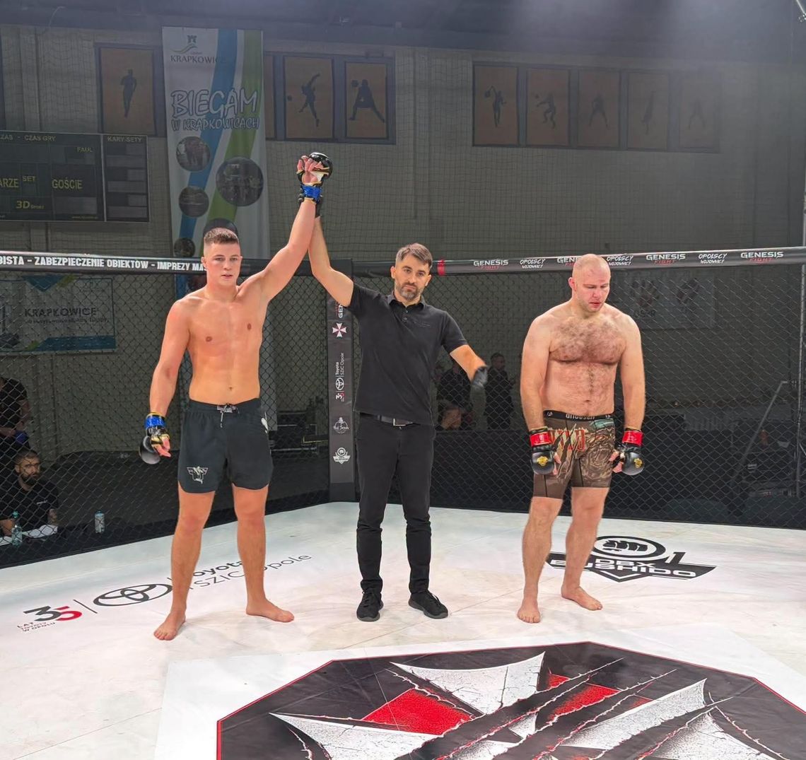 Konrad Grzegorzek zwycięża na gali Genesis Fight. Walka zakończyła się w pierwszej rundzie