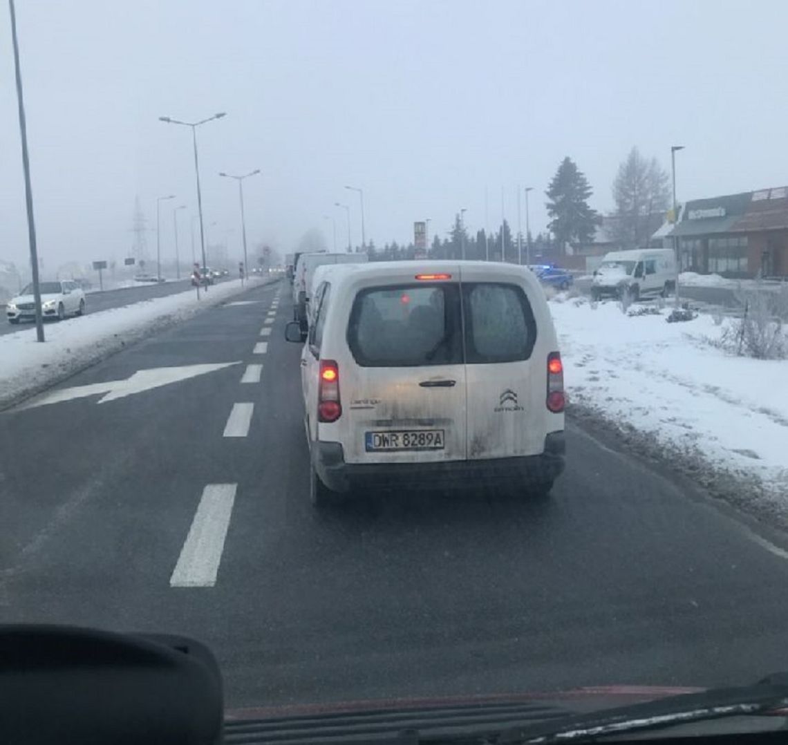 Korki na wiadukcie w Oleśnicy już od rana