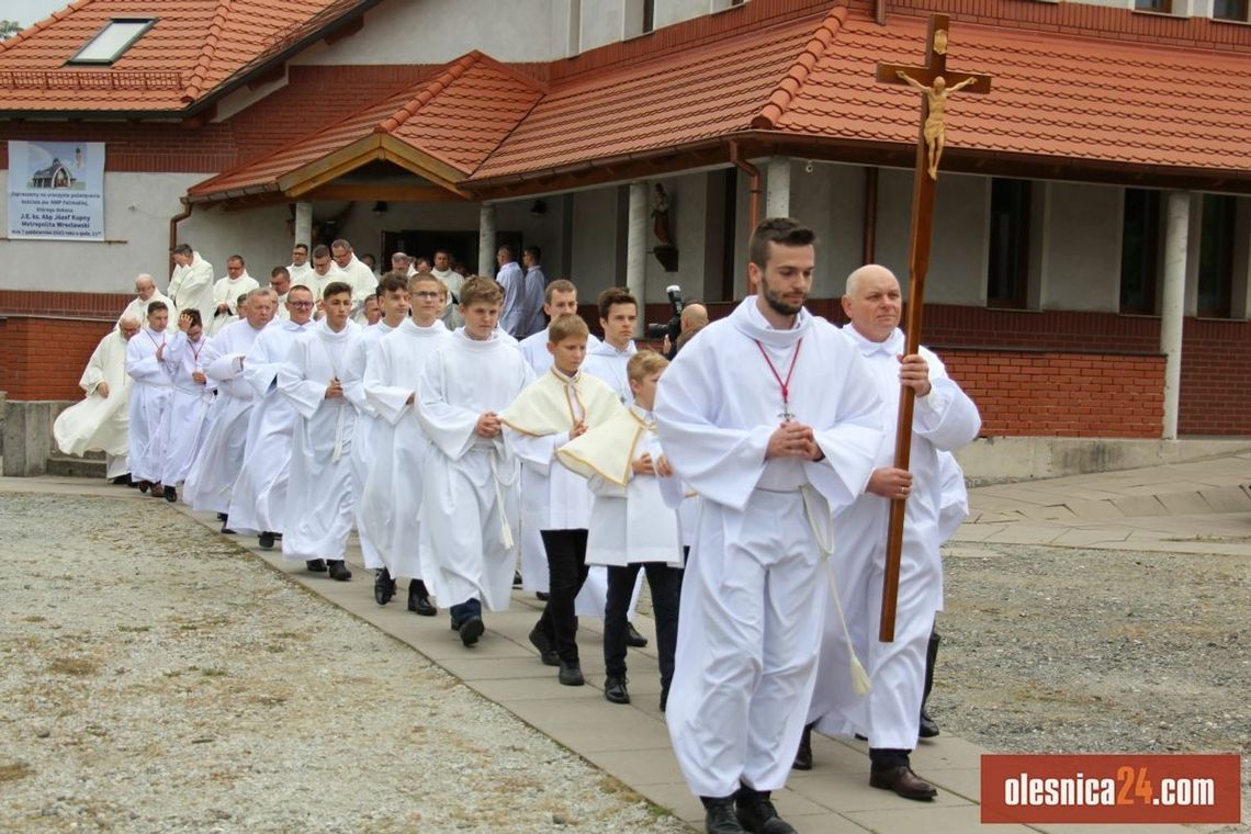 Kościół Najświętszej Maryi Panny Fatimskiej w Oleśnicy został poświęcony /WIDEO, 2 GALERIE ZDJĘĆ/