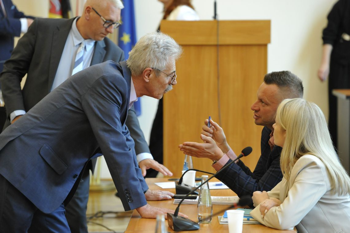 Kto przewodniczącym komisji w Radzie Powiatu?