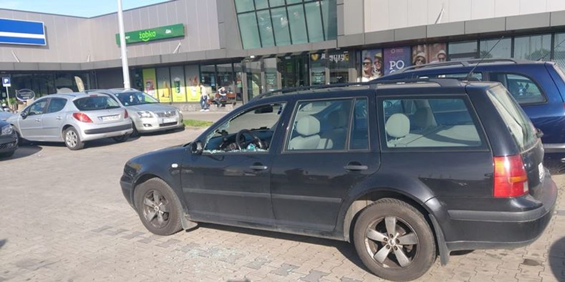 Kto włamał się do auta przy Pogodnym Centrum?