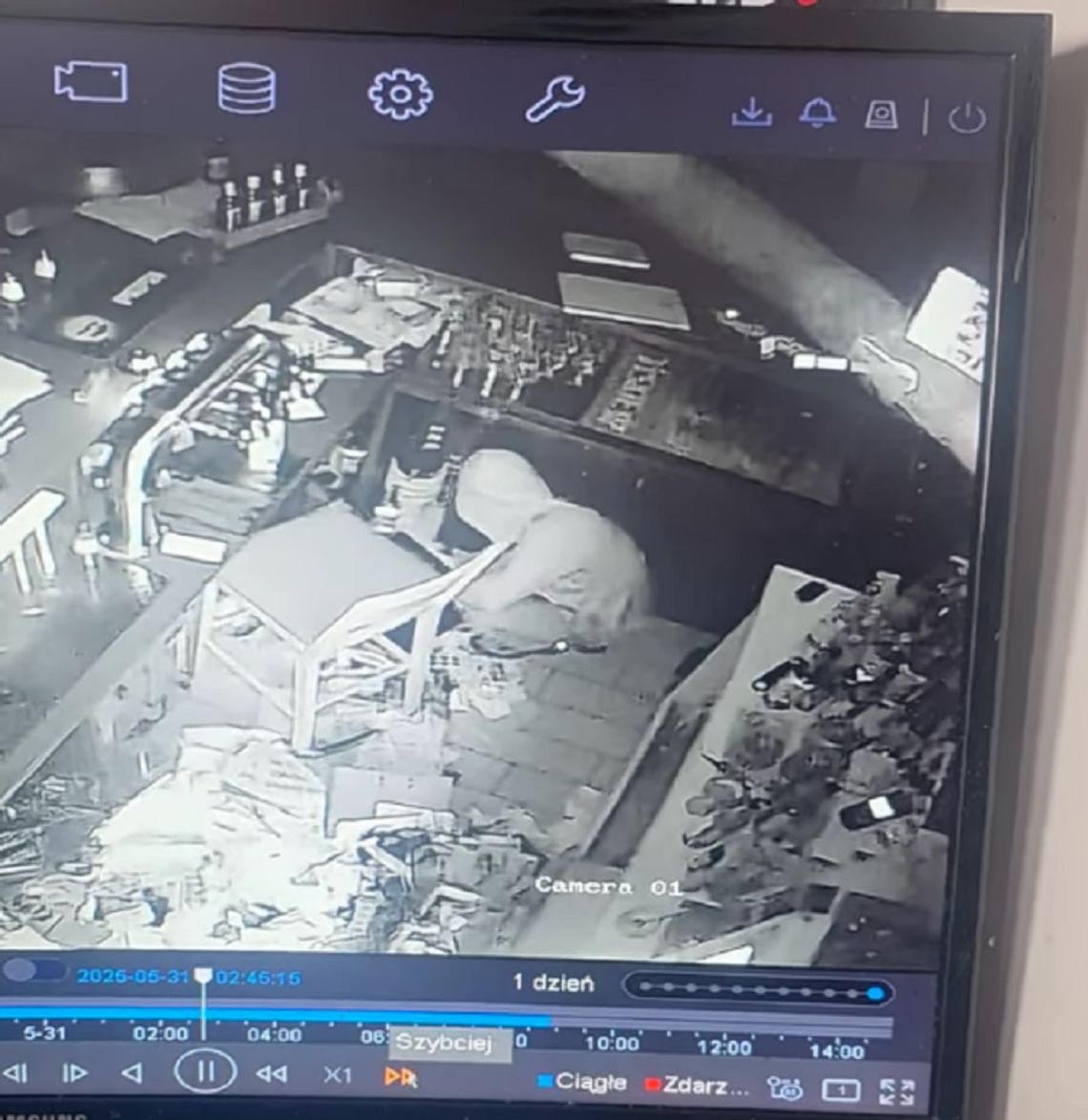 Kto włamał się do restauracji? (WIDEO)