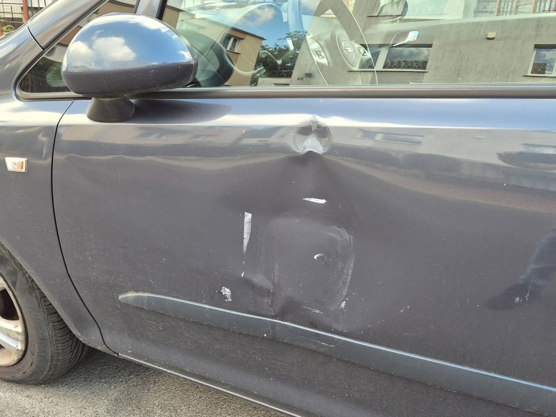 Ktoś uszkodził auto przy stawach i uciekł! „Daję ostatnią szansę, nagranie trafia na policję” Ktoś uszkodził auto przy stawach i uciekł! „Daję ostatnią szansę, nagranie trafia na policję”