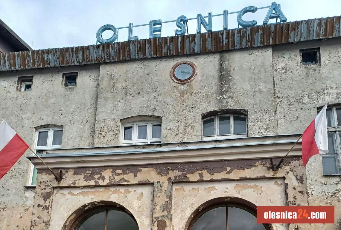 Kultowy neon nie wróci na dworzec w Oleśnicy. Miasto ujawnia powody Kultowy neon nie wróci na dworzec w Oleśnicy. Miasto ujawnia powody