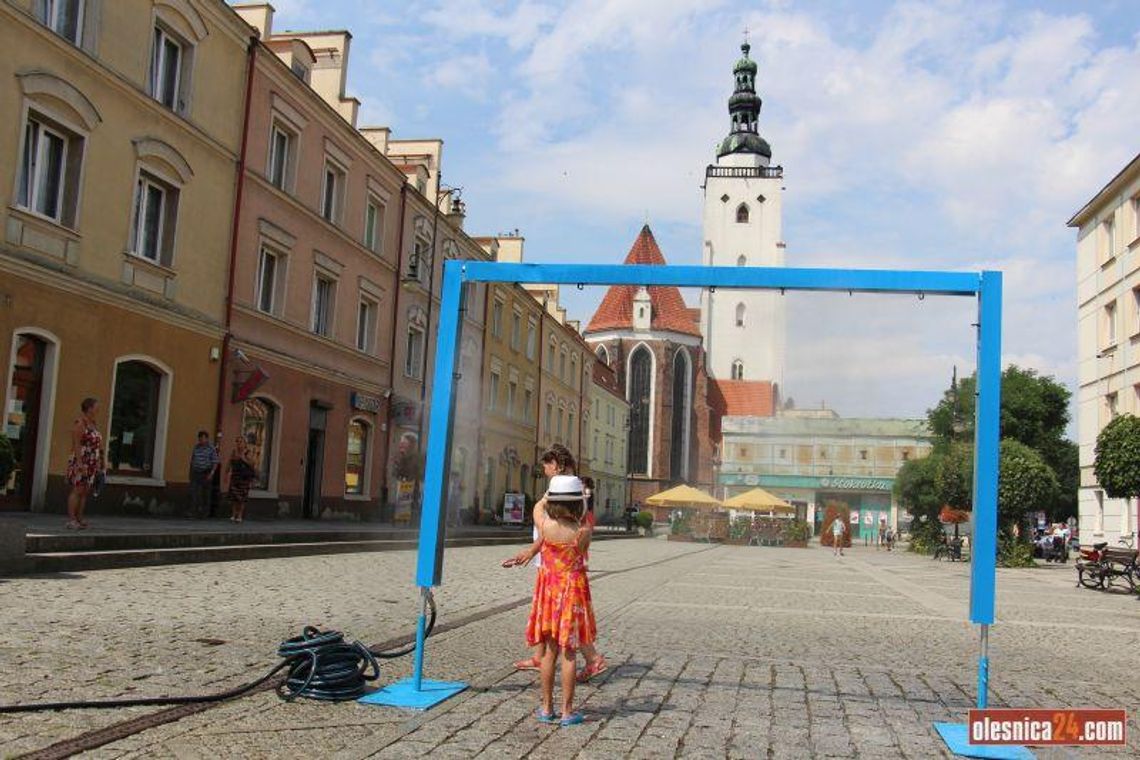 Kurtyny wodne ustawione, a pogoda spłatała psikusa...
