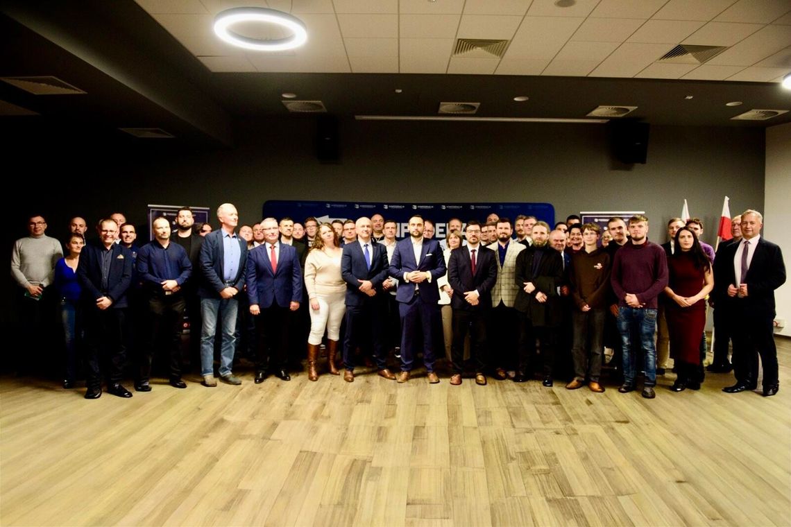 Lokalni liderzy Nowej Nadziei i Ruchu Narodowego razem z Tyszką i Sośnierzem Lokalni liderzy Nowej Nadziei i Ruchu Narodowego razem z Tyszką i Sośnierzem