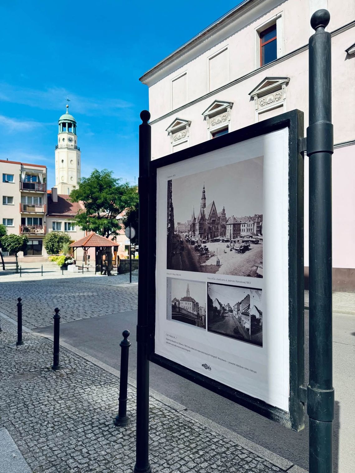 Magia dawnej fotografii w sercu Oleśnicy! Niezwykła wystawa plenerowa stanęła na Rynku Magia dawnej fotografii w sercu Oleśnicy! Niezwykła wystawa plenerowa stanęła na Rynku