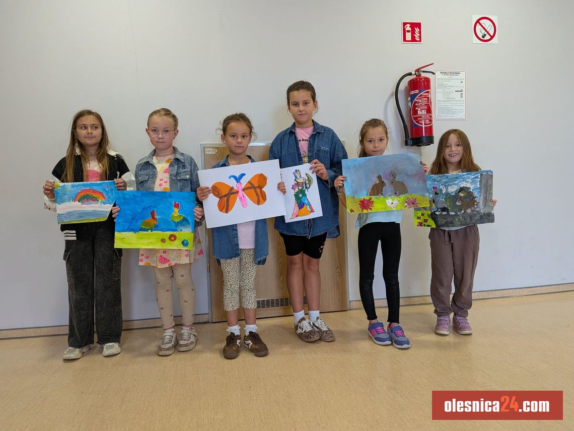 Mali artyści opanowali MOKiS. Kreatywne wakacje z Markiem Wałęgą w Oleśnicy