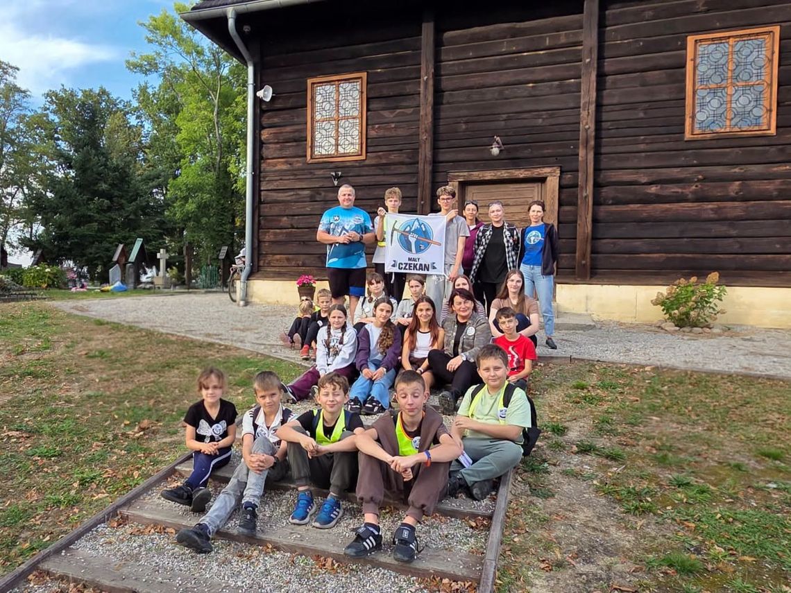 „Mały Czekan” rozpoczął nowy sezon. Trekking połączony z historią szkoły