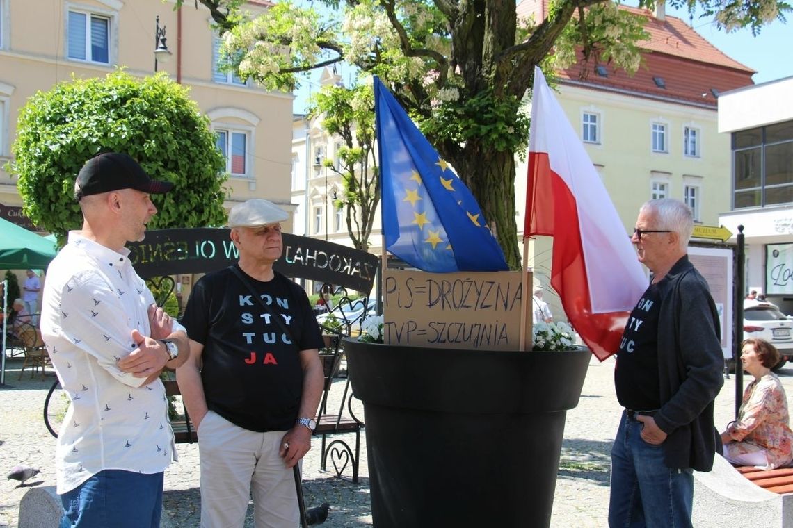 Manifestowali w Oleśnicy przeciwko rządzącej partii