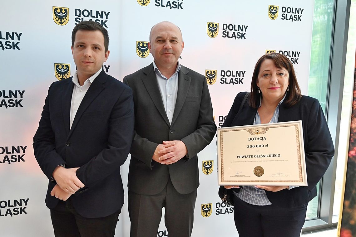 Marszałek przekazuje, powiat oleśnicki pozyskuje