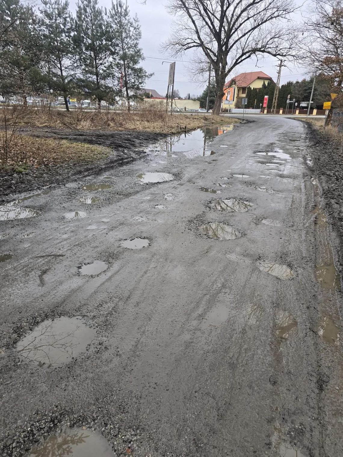Mieszkańcy Kopernika odcięci od domów i garaży. Radny interweniuje u burmistrza Mieszkańcy Kopernika odcięci od domów i garaży. Radny interweniuje u burmistrza