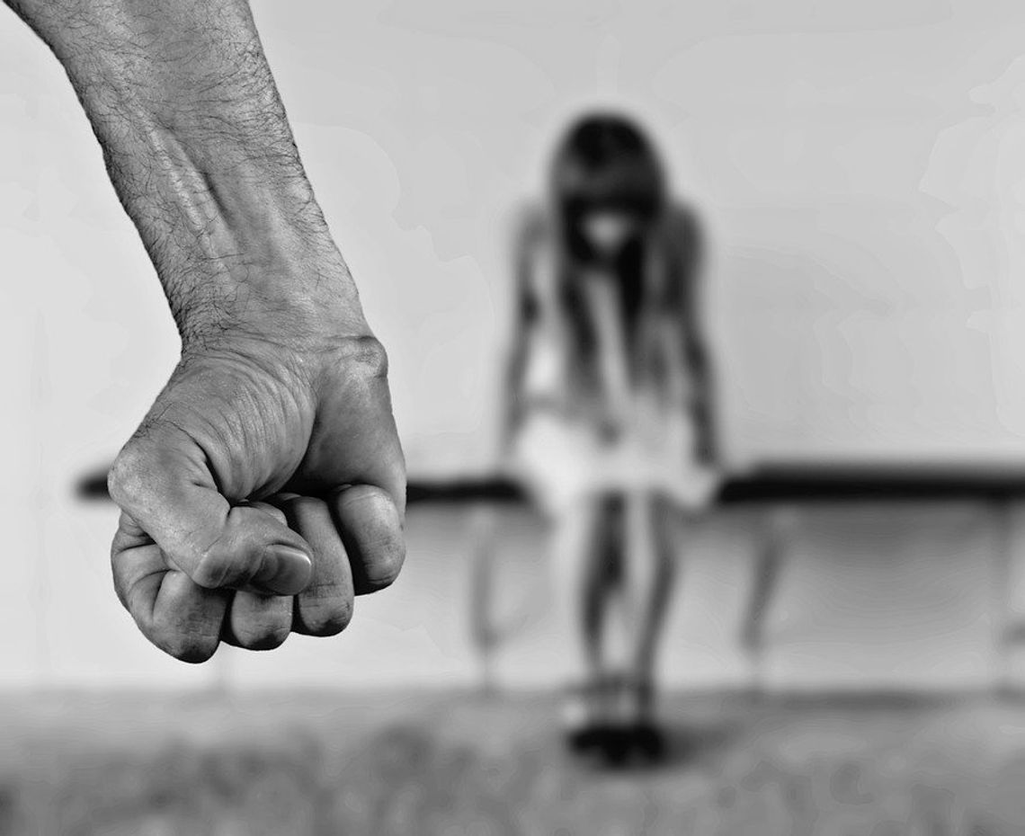 Mieszkańcy powiatu oleśnickiego szantażowali seksualnie nastolatkę