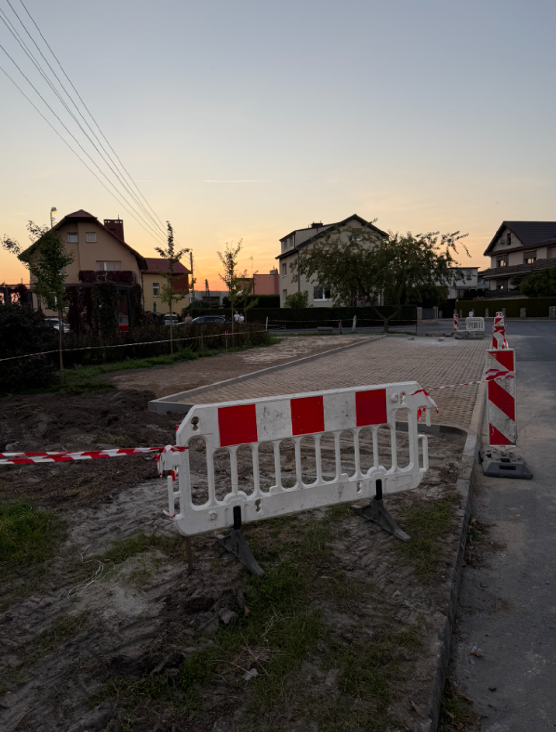 Mieszkaniec Oleśnicy: "Miasto zabiera dzieciom ostatni skwer na parkingi" Mieszkaniec Oleśnicy: "Miasto zabiera dzieciom ostatni skwer na parkingi"