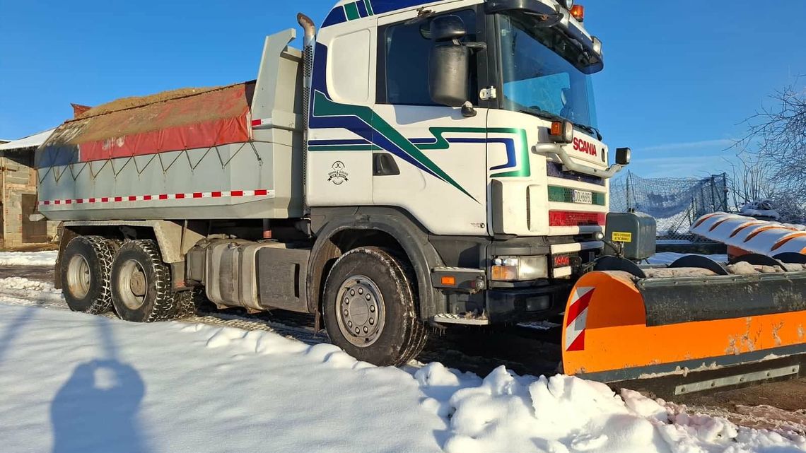 Młody mężczyzna leżał na mrozie. Cudem go uratowano