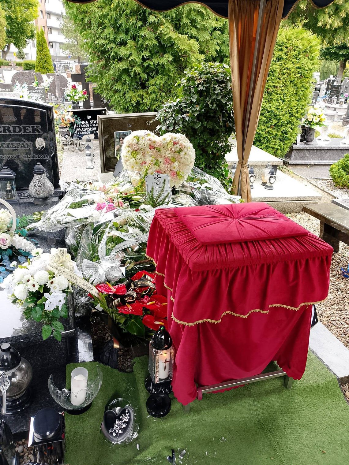 Motocykliści pożegnali Romę Tokarską-Ambroży. Była komandorem Grupy Motocyklowej Srebrne Kruki Motocykliści pożegnali Romę Tokarską-Ambroży. Była komandorem Grupy Motocyklowej Srebrne Kruki