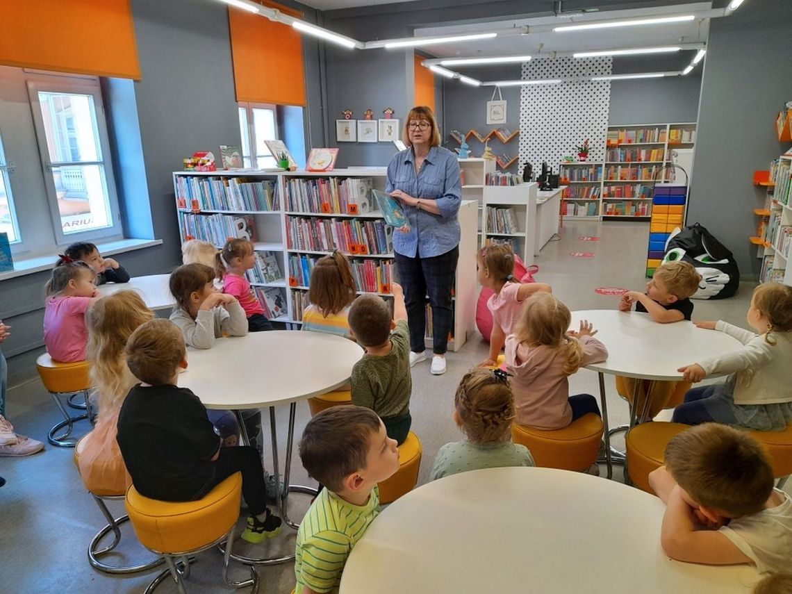 Motylki z wizytą w Bibliotece "Pod Sową"