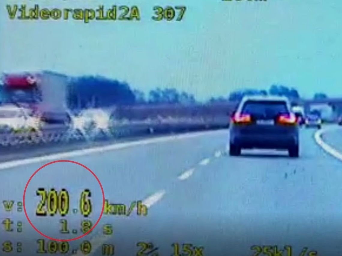 Mówi, że się spieszył i dlatego jechał z prędkością 200 km/h na drodze S8