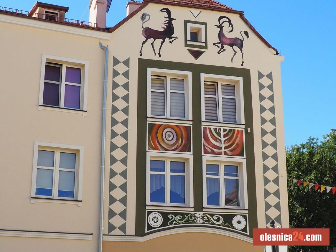 Odsłonili mural w Rynku. Zdążyli dosłownie pięć minut przed czasem Odsłonili mural w Rynku. Zdążyli dosłownie pięć minut przed czasem
