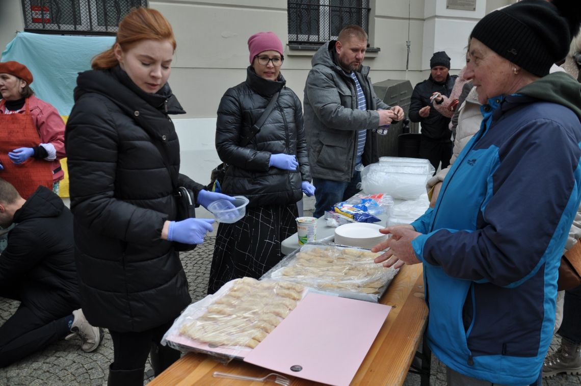 Na oleśnickim Rynku zebrano 3 tysiące złotych na żywność dla uchodźców