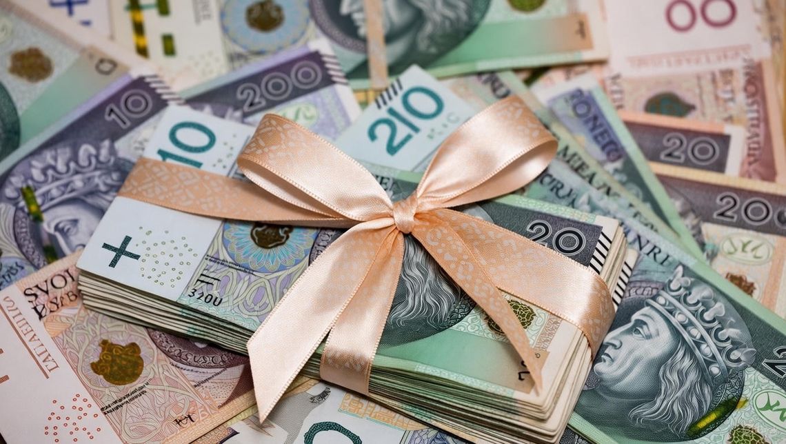 NAGRODY W SAMORZĄDACH. REKORD? PRAWIE 50 TYSIĘCY