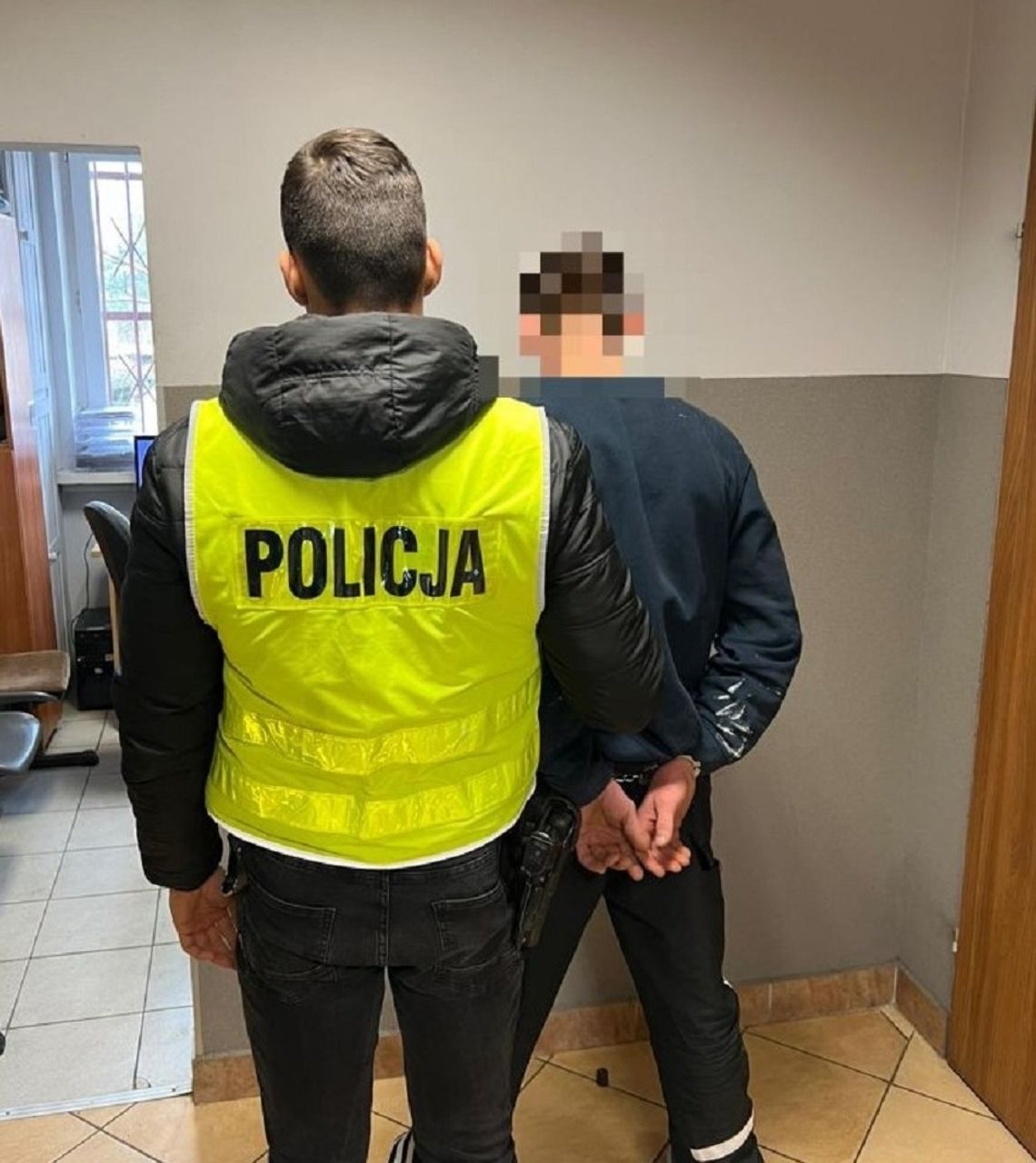 Najpierw znęcał się nad zwierzętami, a potem ukrywał. Uciekając, wspiął się na balkon sąsiada...