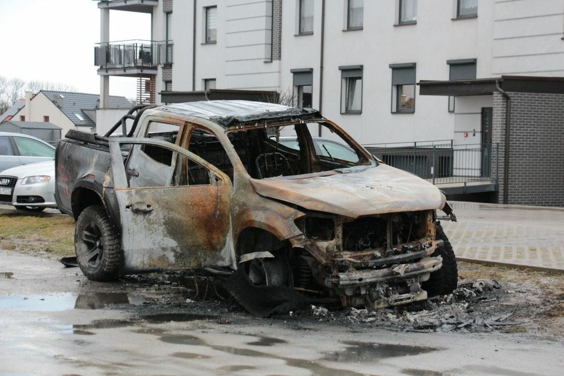 NASZ NEWS: W Oleśnicy spłonął mercedes X-Class