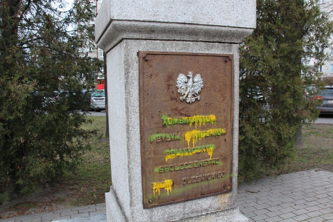 NASZ NEWS: Wandale zniszczyli Pomnik Kombatantów