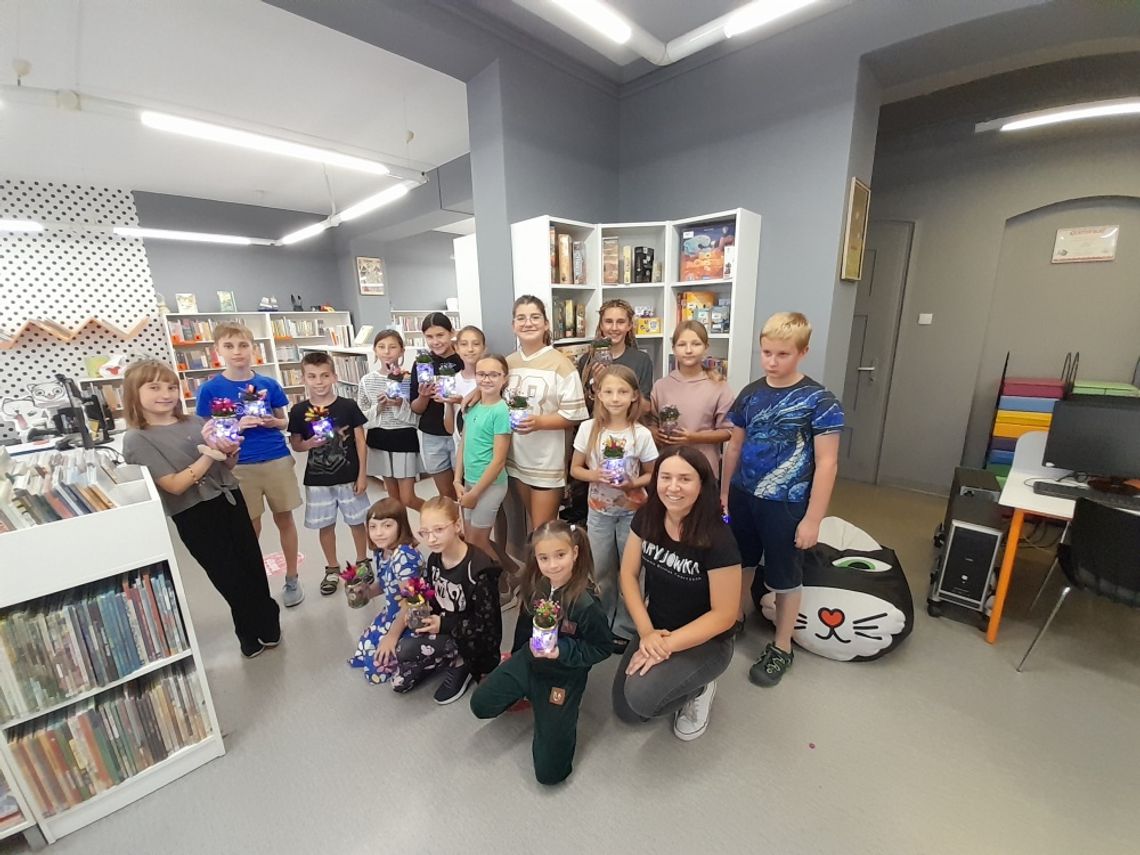Naturalne ozdoby na zajęciach w Bibliotece "Pod Sową"