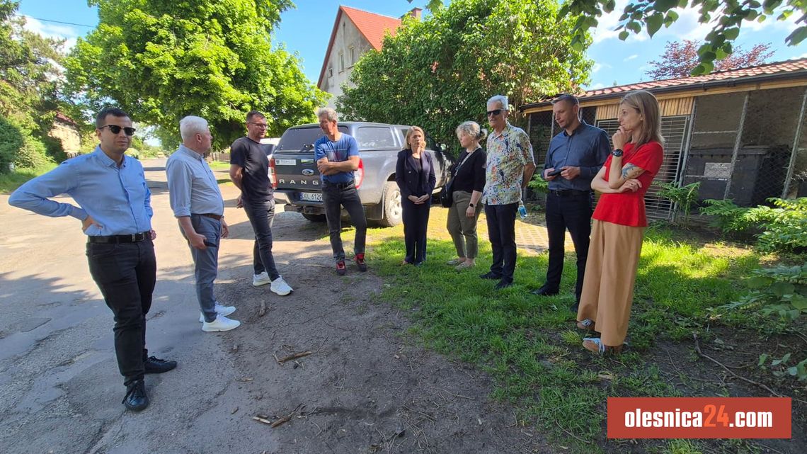 „Nie da się naprawić wszystkich dróg naraz”. Komisja Infrastruktury oceniła stan dróg w gminie Dobroszyce