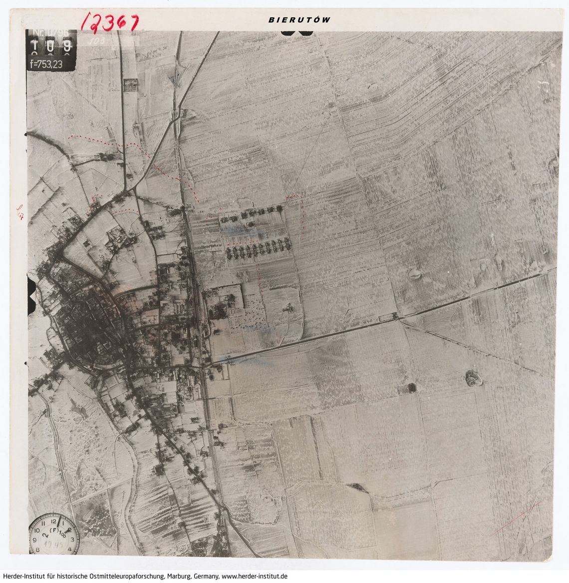Niezwykłe odkrycie! Tajne zdjęcia Luftwaffe ujrzały światło dzienne. Tak wyglądał Bierutów w 1945 roku