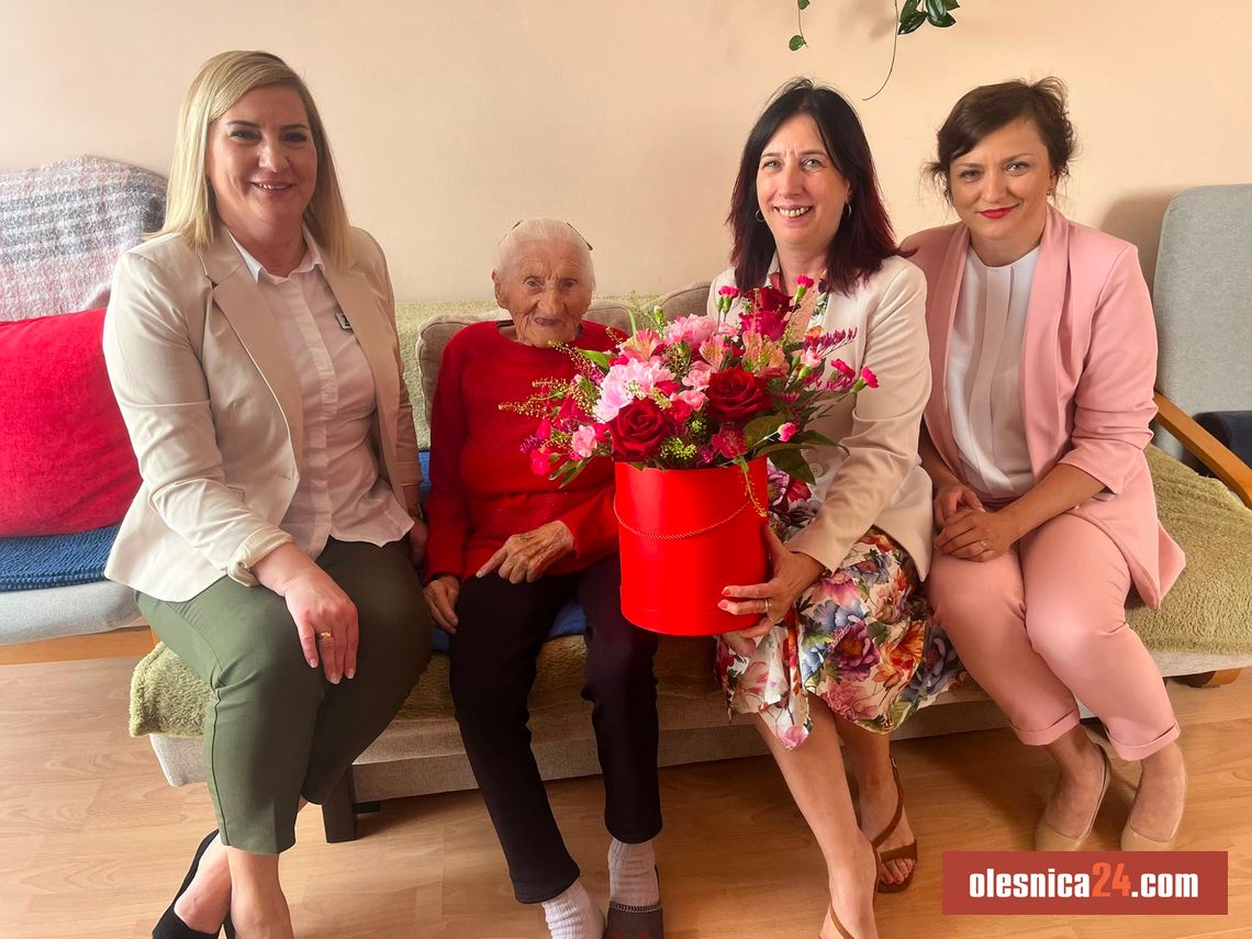 Niezwykły jubileusz w Dziadowej Kłodzie. Pani Stanisława skończyła 100 lat Niezwykły jubileusz w Dziadowej Kłodzie. Pani Stanisława skończyła 100 lat