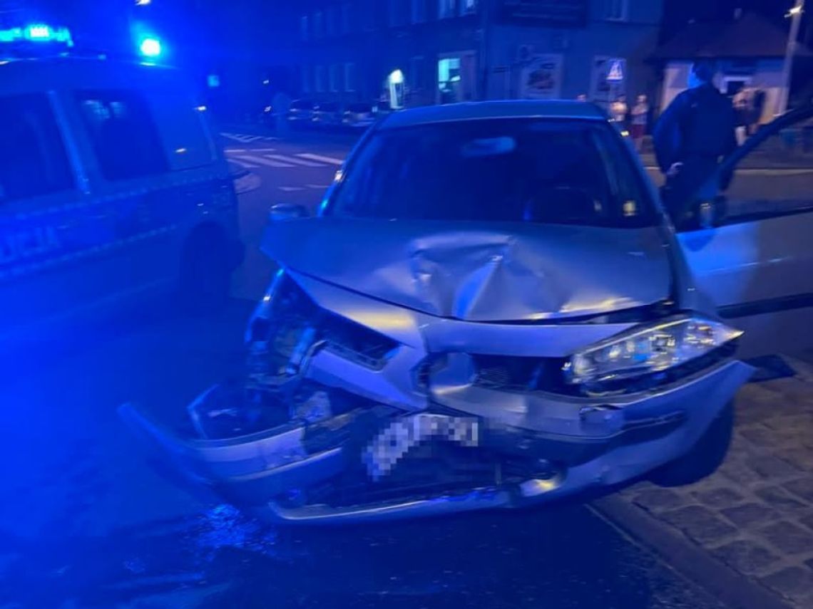 Nocny pościg ulicami Oleśnicy! 20-latek uciekał przed policją i rozbił się na rondzie Nocny pościg ulicami Oleśnicy! 20-latek uciekał przed policją i rozbił się na rondzie