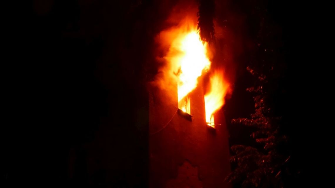 Nocny pożar w domu na Wiejskiej w Oleśnicy