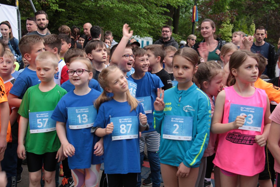 Nocny Sztafetowy Półmaraton Firmowy w Oleśnicy na pięć minut przed startem